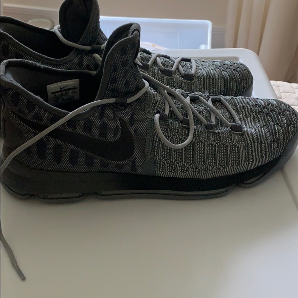 kd 9 grey size 16 in good condition
